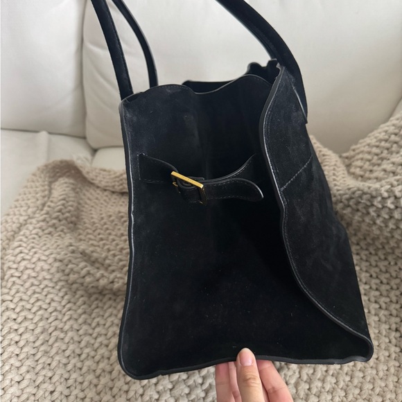 The Row - Picture 2 of 5